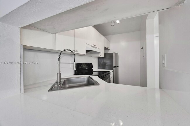 Primary Photo - 7403 SW 82nd St
