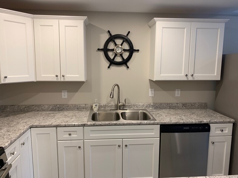 Building Photo - 9 Cascade Rd