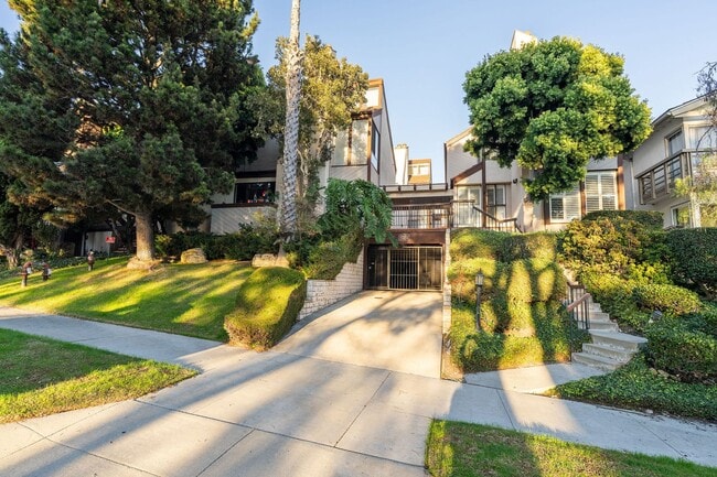 Building Photo - Natural Sunlight in every room, Palos Verdes Estates