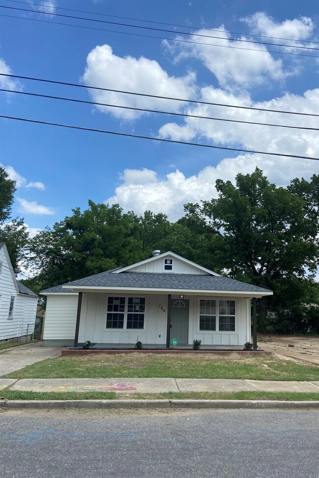 Building Photo - 788 N Merton St