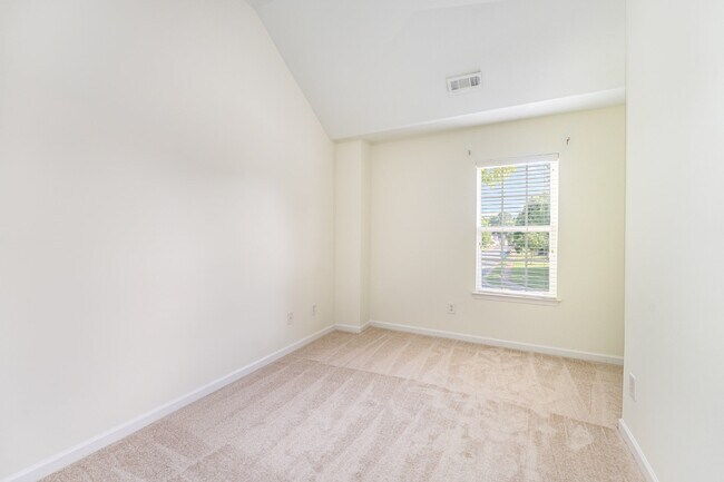 Building Photo - 3624 Pauline Ln