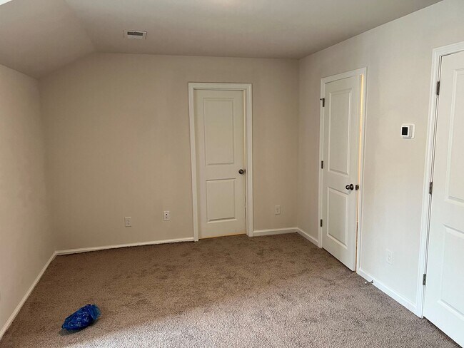 Building Photo - 23 Vineyard Pl