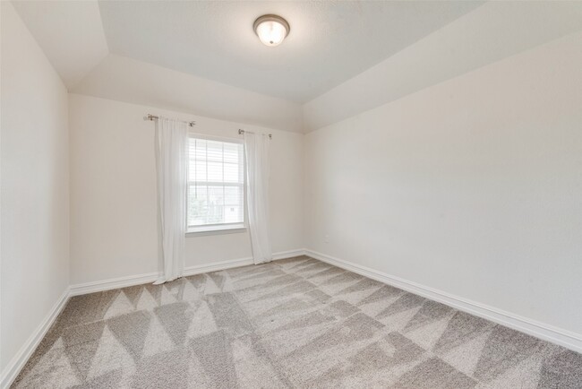 Building Photo - 5200 Amphora Ave