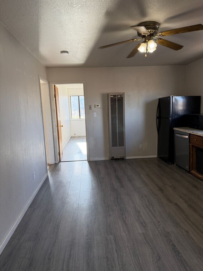 Building Photo - 411 E 1st St