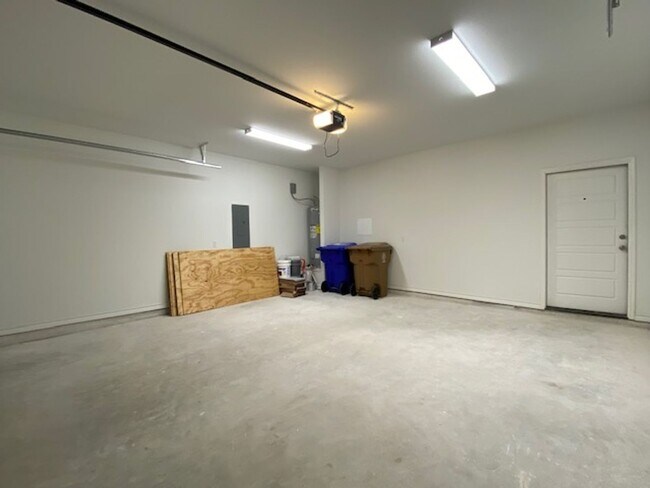 Building Photo - DGC421
