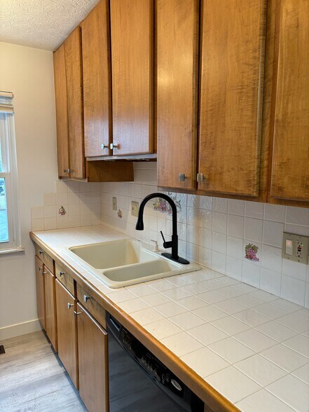 Building Photo - 6318 Bannister Dr