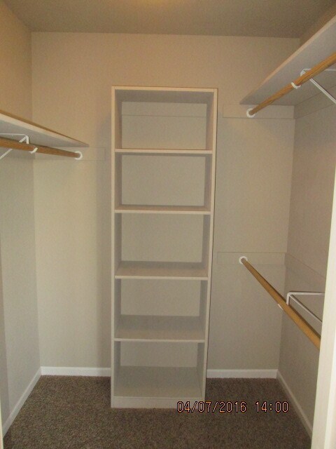 Building Photo - Beautiful Townhome Plenty of Space