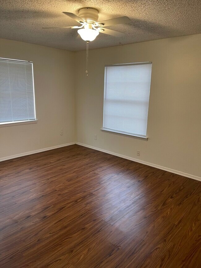 Building Photo - MOVE-IN READY. Single level, pet friendly front-end fourplex townhome, UPGRADED WIDE PLANK FLOORI...