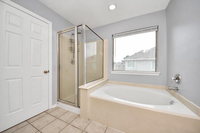 Building Photo - 16526 Cairngrove Ln