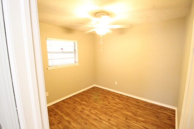 Building Photo - 4029 N Nicklas Ave