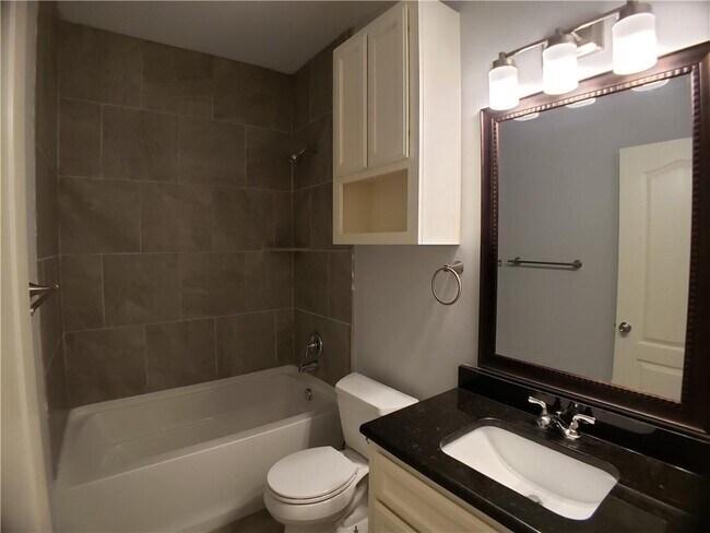 Building Photo - 1638 Clare Dr