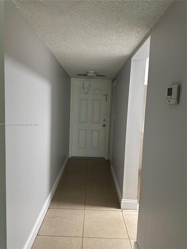 Building Photo - 8051 S Colony Cir