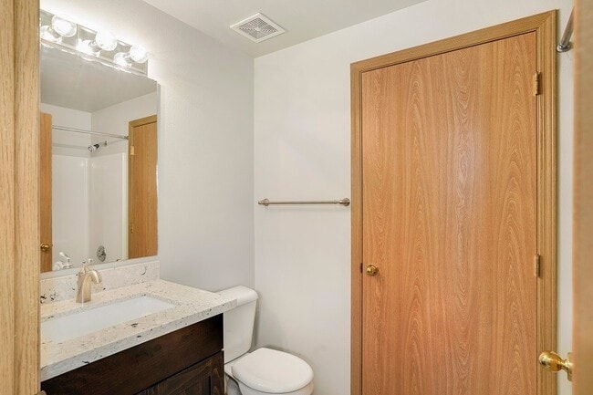 Building Photo - 4 Bedroom 1.5 Bath Home for Rent in Arlington!