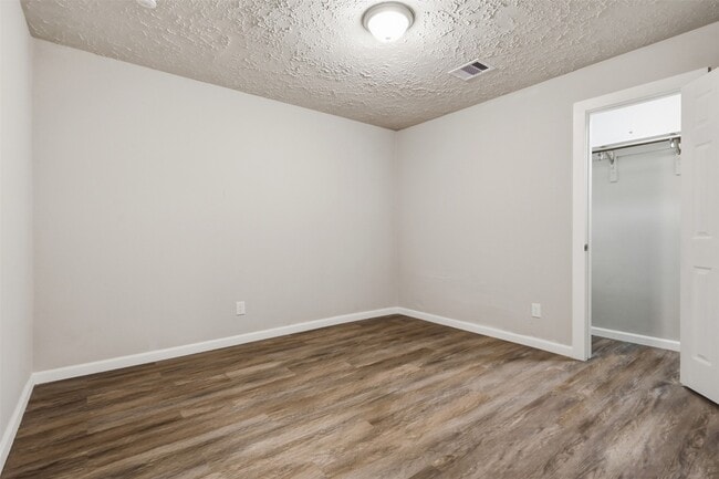 Building Photo - 4767 Beechaven St