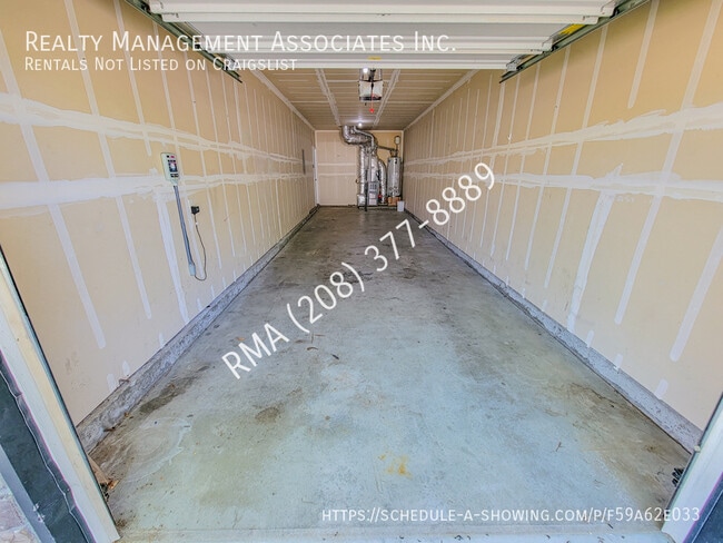 Building Photo - 2114 S Dorothy Ave