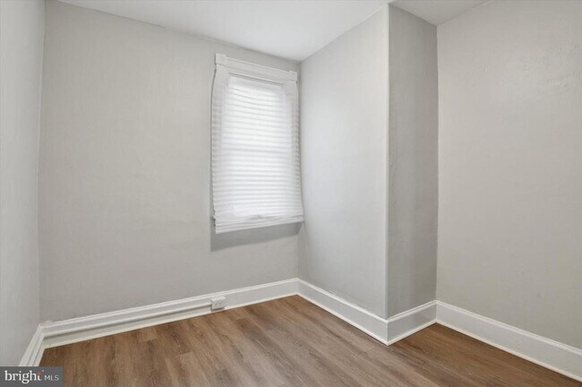 Building Photo - 305 E 22nd St