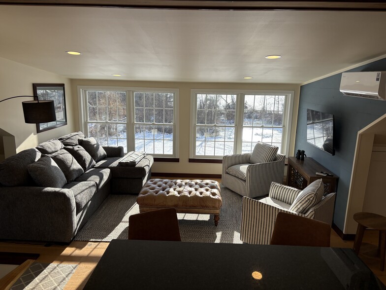 Building Photo - 1630 Round House Rd