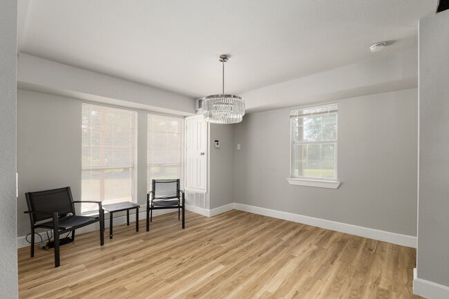 Building Photo - 314 Short St