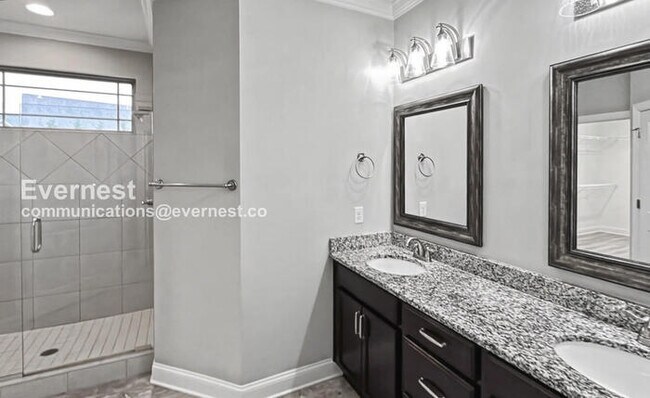 Building Photo - 3 Bed, 2 Bath Home with Garage / Pet-Friendly / Available Now!