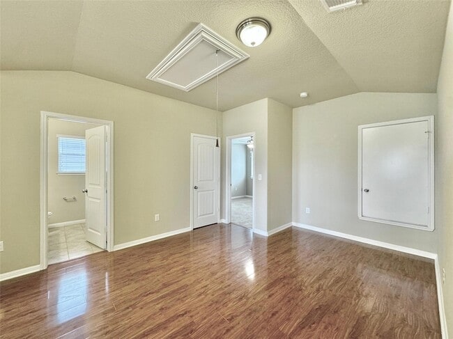 Building Photo - 407 Katmai Cir