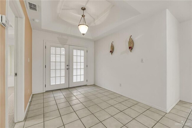 Building Photo - 15 Quamasia Ave