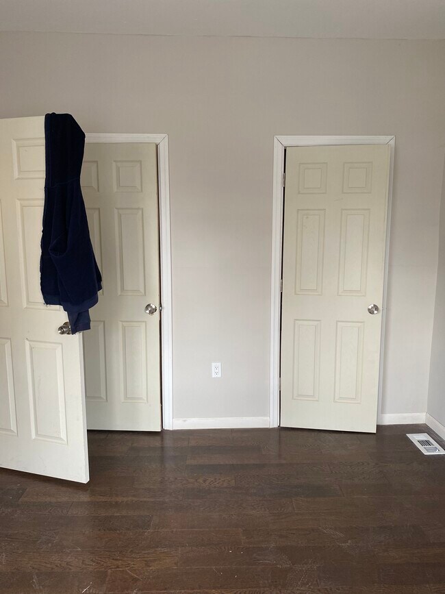 Building Photo - 152 S 10th St