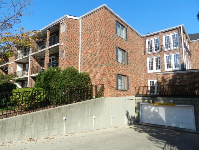 Building Photo - 520 Biesterfield Rd