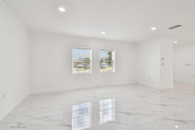 Building Photo - 8708 Thornwood Ln