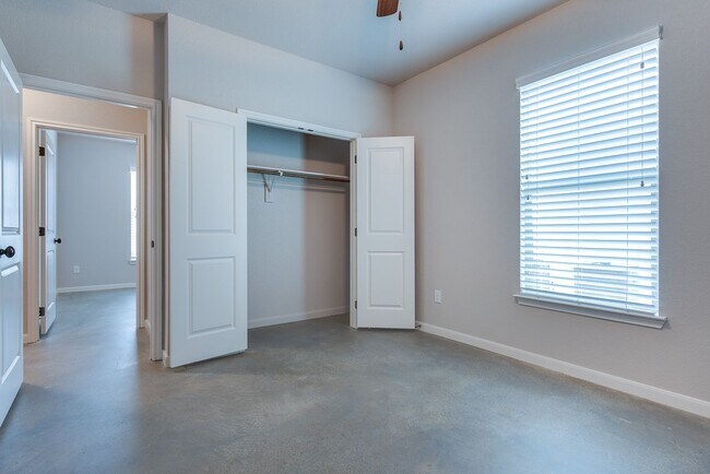 Building Photo - * MOVE IN SUMMER 7/21/2027 * 5 Bed 3 Bath, Lubbock Ave. near The Neeley Building