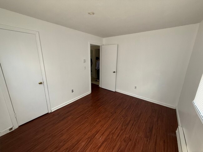 Building Photo - 10 Twining St
