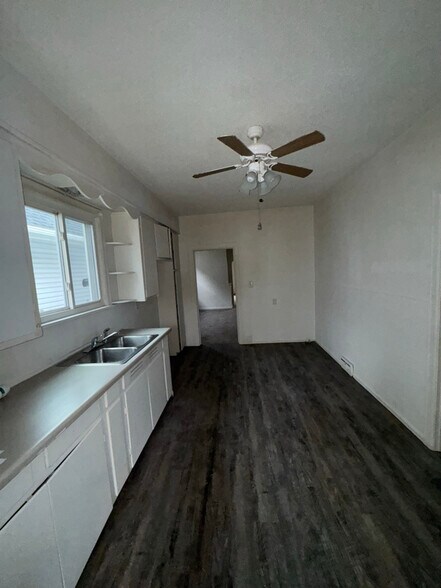 Building Photo - 240 Dexter St