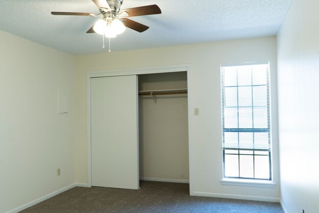 Building Photo - 128 Hayter St