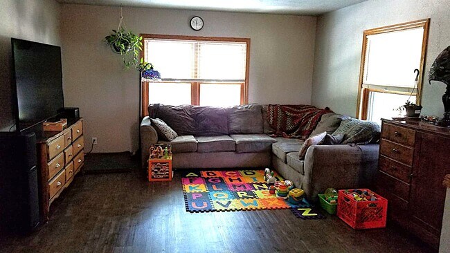 Building Photo - 1040 Cedar St