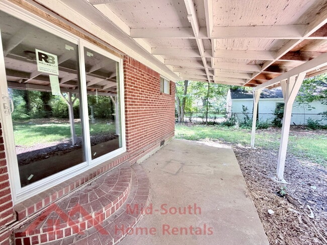 Building Photo - 3040 S Edgeware Rd
