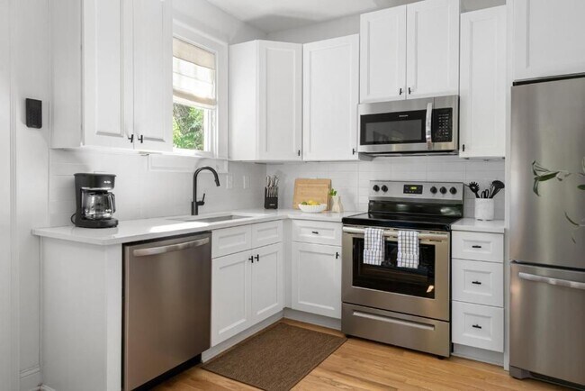 Building Photo - 1054 Euclid Ave NE