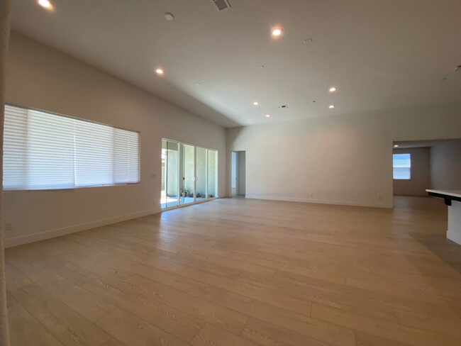 Building Photo - Stunning Like-New Home for Rent in Ellis C...