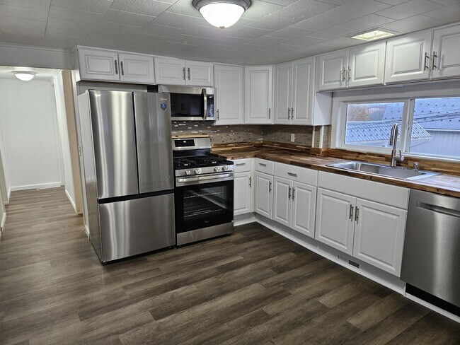 Building Photo - 6711 Vincent Hill Rd