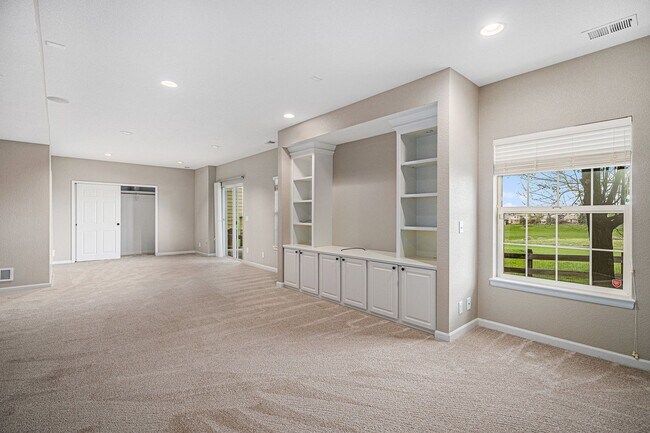 Building Photo - 4 bed/4 bath, Three Story Home Backing to ...