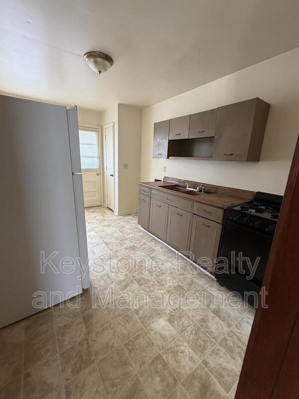 Building Photo - 315 Crestview Dr