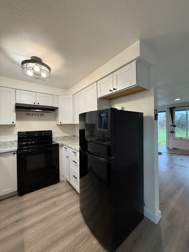 Building Photo - Weber - Seaside