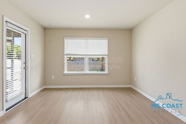 Building Photo - 1042 Enclave Cir