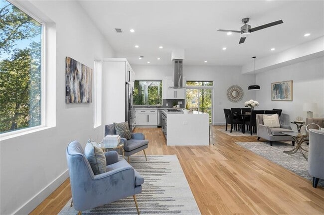 Building Photo - 147 Hutchinson St NE