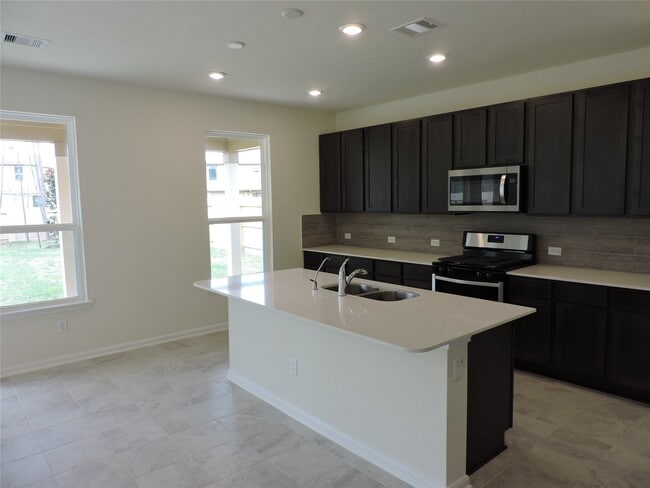 Building Photo - 1122 Epworth Ct.