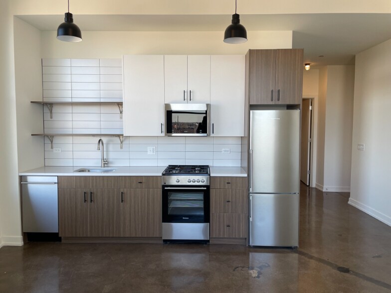 Building Photo - 1130 W Lawrence Ave