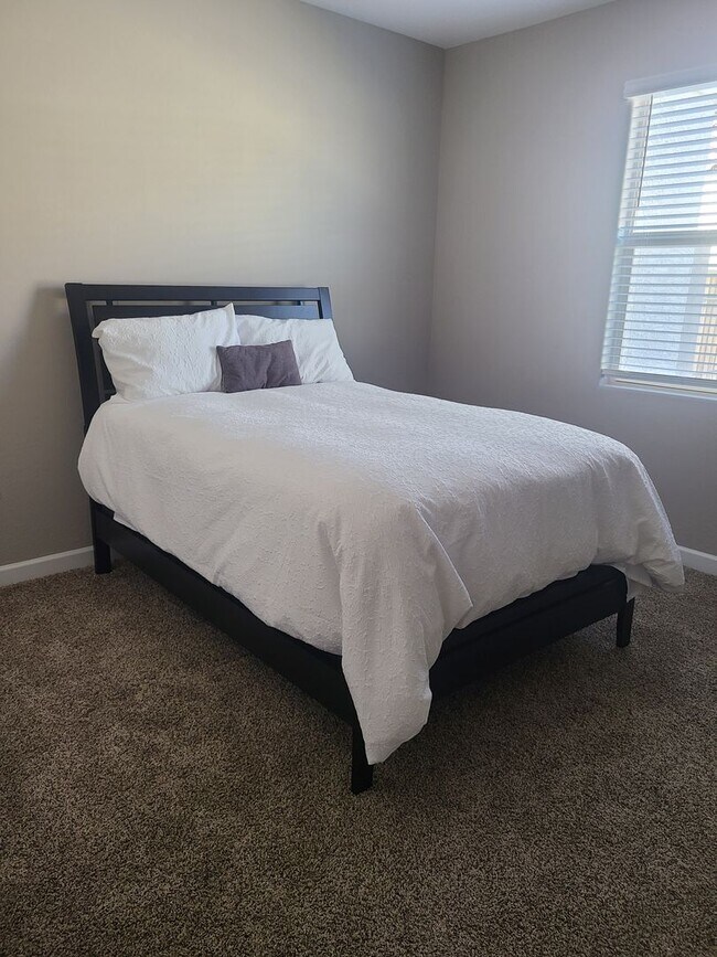Building Photo - 4 Bedroom, 3 Bathroom Luxury Home in Torte...