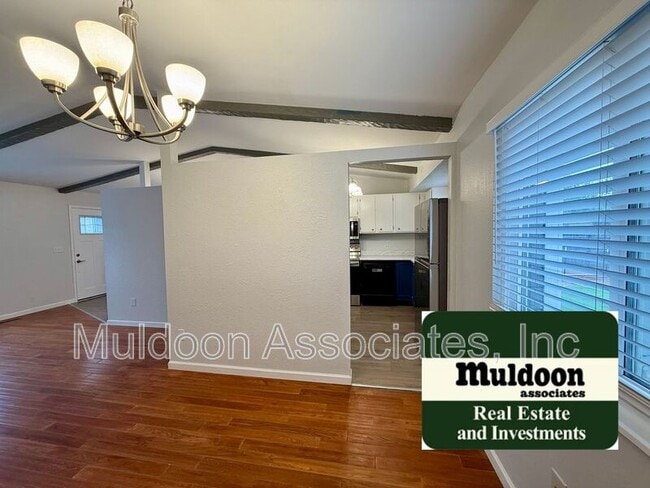 Building Photo - 2930 Cortina Dr