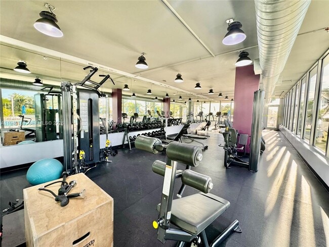 Building Photo - 100 Lincoln Rd