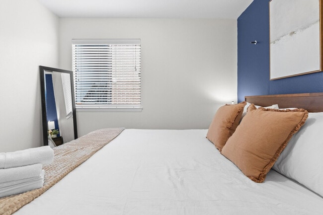 Building Photo - 800 S 1st St