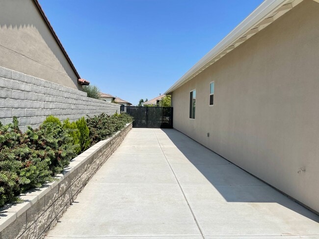 Building Photo - COMING SOON! - Belcourt Seven Oaks