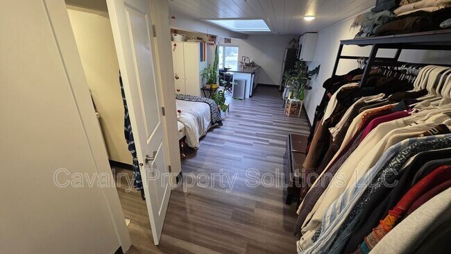 Building Photo - 3947 E Calvary Rd